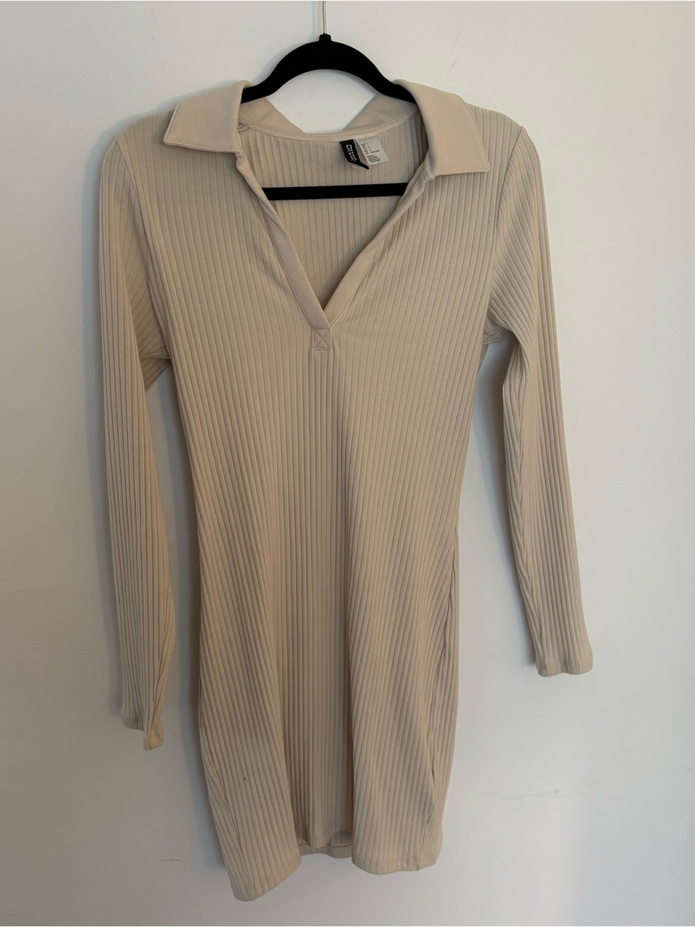 H&M Ribbed Long-Sleeve Collared V-Neck Dress in Beige - Picture 3 of 4